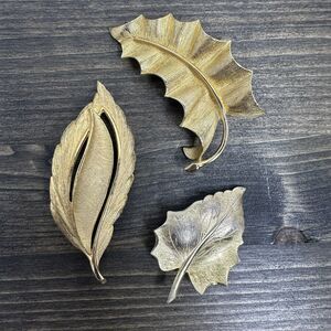 3 Vintage Gold Tone Textured Leaf Brooch Pins Feather Costume Estate‎ Jewelry